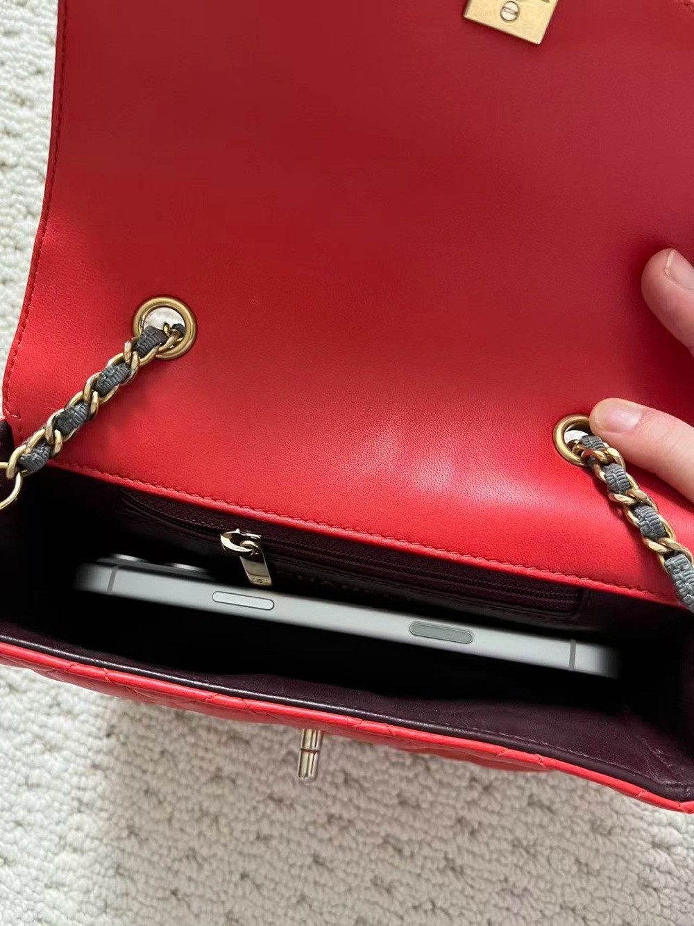 CHANEL Red Bag - Picture 8 of 11